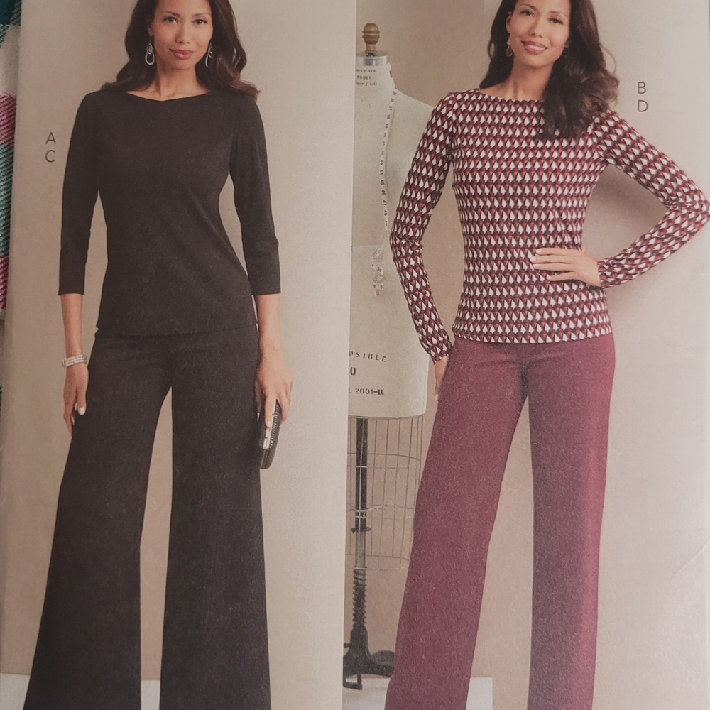 Chic Black and Burgundy Wide Leg Pants Set
